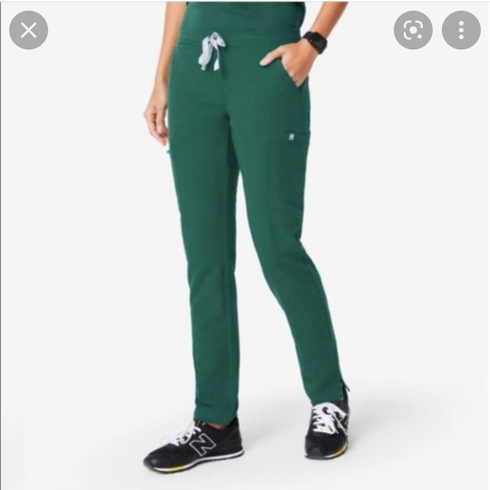 Brand new Figs scrubs Hunter green yola pants medium petite.